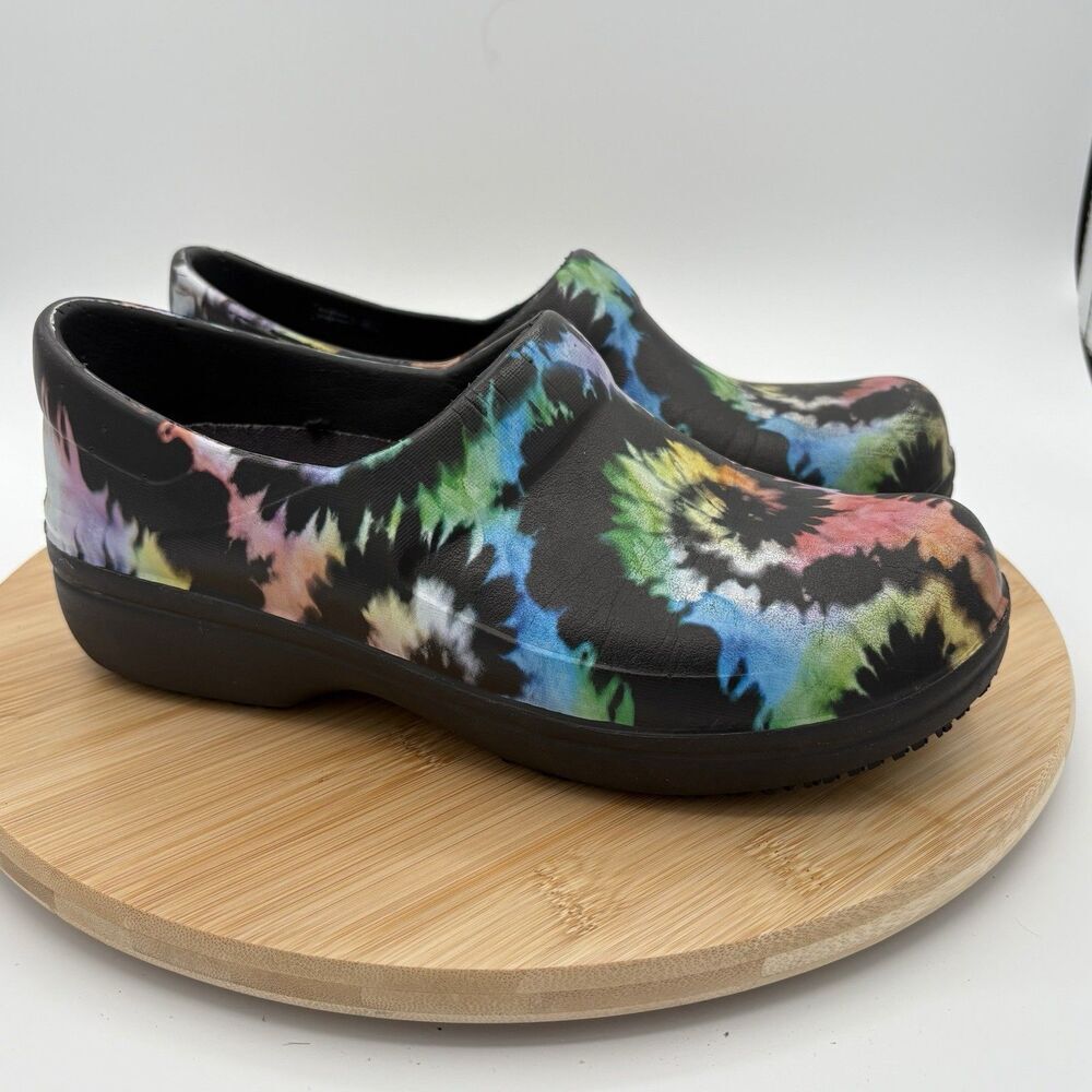 Crocs Neria Pro II Tie Dye Clogs Women’s 8 Slip Resistant Nurse Work Garden Shoe